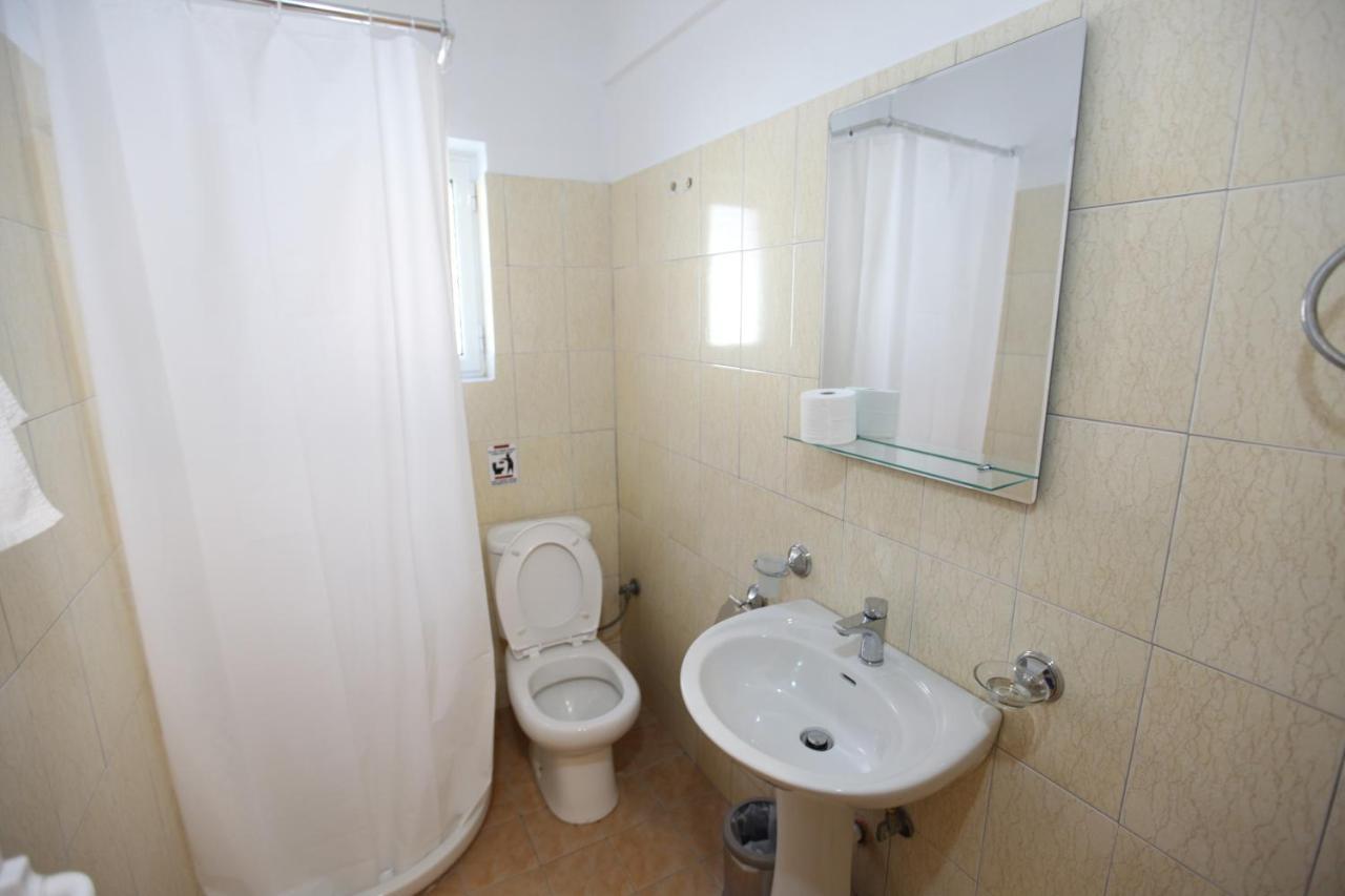 Hotel Prishtina Sarande Exterior photo